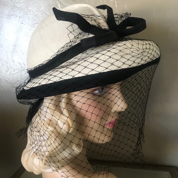 SPLENDID 1930s\' OFF-WHITE COLORED HAT WITH CREASED CROWN, SQUARED OFF FRONT BRIM main image 13